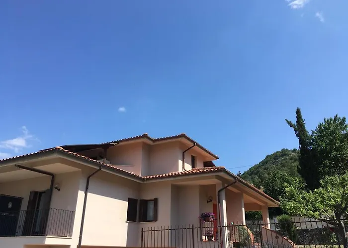 Rosa Villa Caporciano